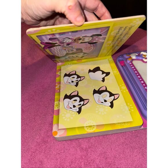 Disney Minnie Mouse hardback activity book - Picture 4 of 4